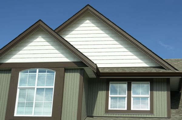 Cost of Vertical Vinyl Siding Repair in Longmont